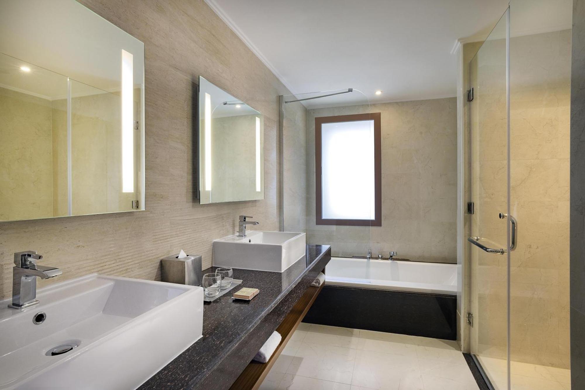 One-Bedroom Suite with Balcony,1765890123:JPEG
